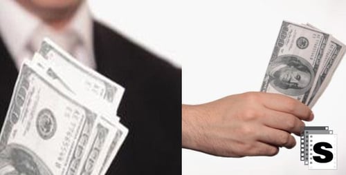 Empresário mostra dólares