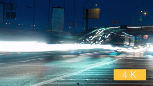Circulation dans la ville nocturne