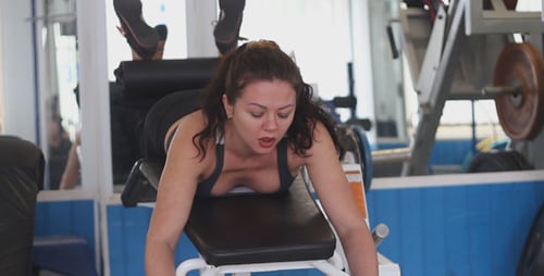 Das Mädchen im Fitnessstudio 32