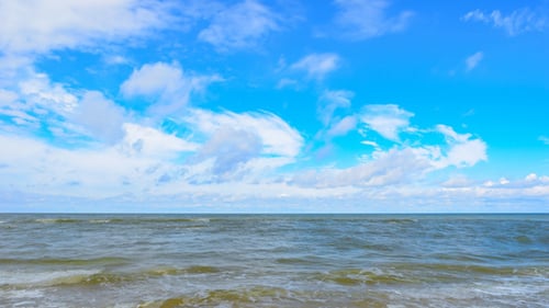 Nubes y mar