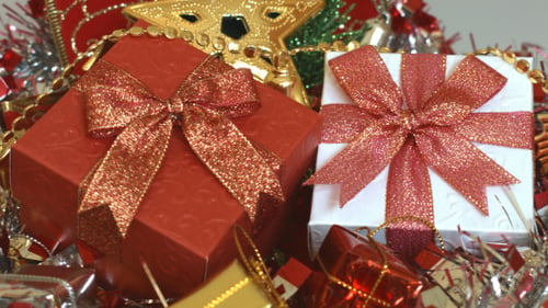 Geschenkbox und Weihnachtsdekoration 02