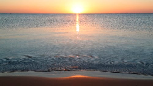Sonnenaufgang über dem Meer