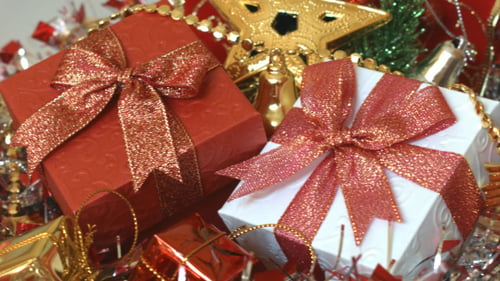 Geschenkbox und Weihnachtsdekoration 03