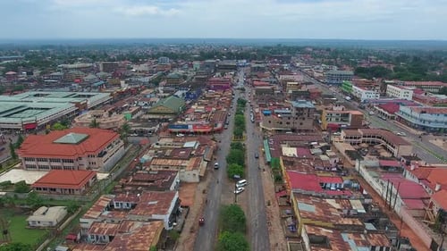 Vista aérea del paisaje urbano de la ciudad de Mbale en el este de Uganda. 4K