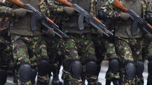 Marines mit Gewehren