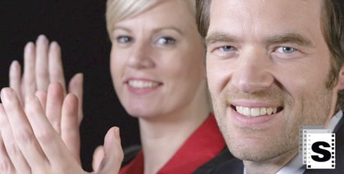 Geschäftsleute klatschen