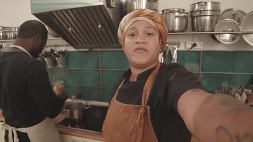 Chefs afro-américains bloguant dans la cuisine