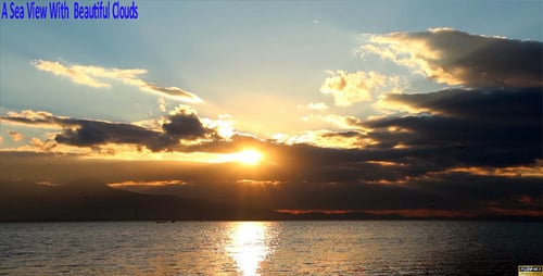Una vista al mar con hermosas nubes
