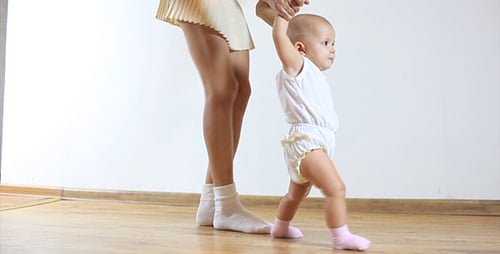 Little Baby Learns to Walk