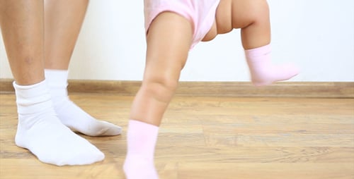 Little Baby Learns to Walk 3