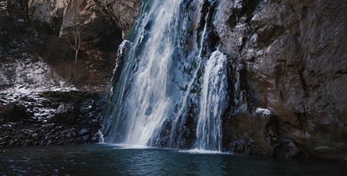 Wasserfall am Berg
