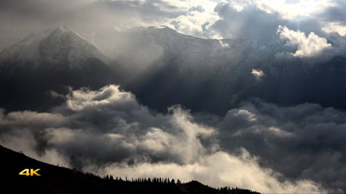 Berg- und Talwolken