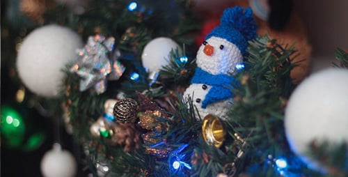 Weihnachtsspielzeug und Lichter