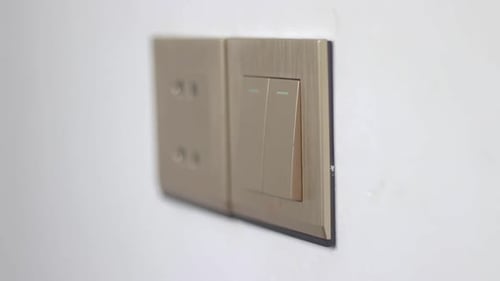 Acenda a luz em casa