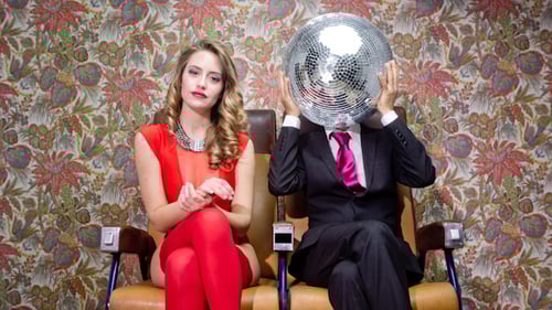 Dois personagens do Cool Club Disco Ball 8