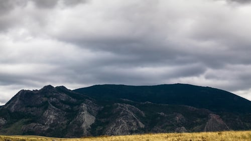 Scenic Mountain Range with Dramatic Cloudscape