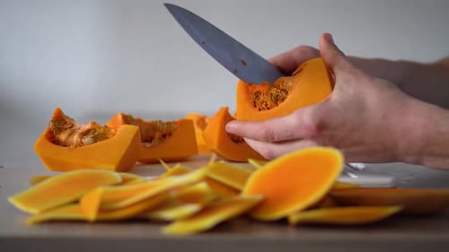 Slicing and ring seeds from pumpkin