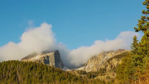 Time Lapse de nubes sobre las Montañas Rocosas