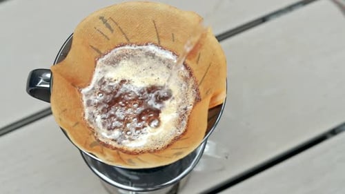 Zeitlupe der Kaffeezubereitung