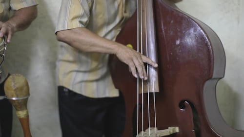 Banda de música cubana tocando La Habana Cuba 7