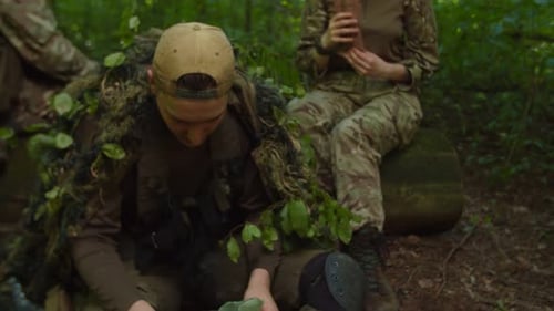 Alimentation des soldats sur le terrain lors d'une mission militaire en danger