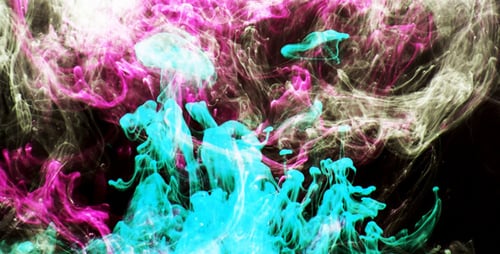 Des gouttes d'encre de peinture colorées éclaboussent sous l'eau 52