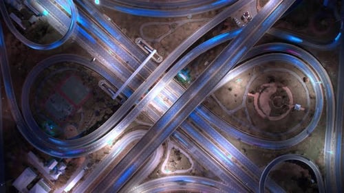 4K : Vue aérienne par Drone Hyperlapse de la route de jonction à plusieurs niveaux de l'autoroute.