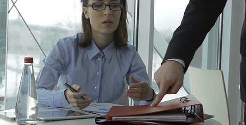 Femme d'affaires surmenée