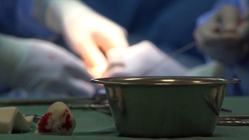 Operation und Bluttupfer