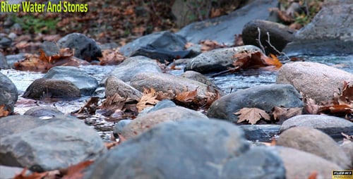 Agua y piedras del río