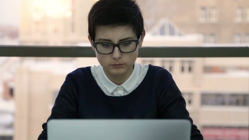 Woman Is Shocked By What He Saw On The Computer