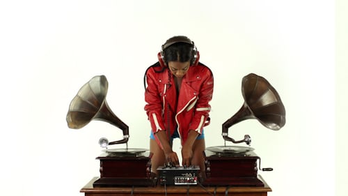 Super Stylish Female Dj Retro Gramophones 4