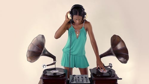 Stylish Brunette Dj Vintage Gramophones 3