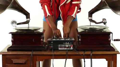 Super Stylish Female Dj Retro Gramophones 36