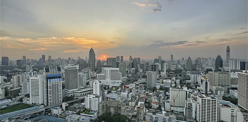 Horizonte moderno del día a la noche