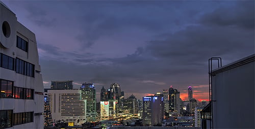 Pôr do sol Dramático acima da cidade