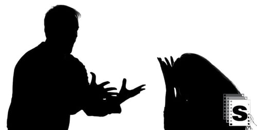 Mann und Frau Silhouetten streiten sich