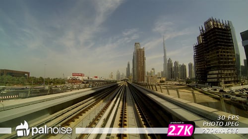 Vue rapide de Dubaï depuis le train