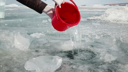Eisloch im Baikalsee 2