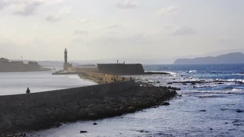 Zeitraffer einer Küstenszene mit Leuchtturm auf Kreta, Griechische Inseln 3
