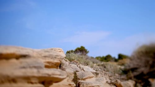 Plätschern von Wasser kracht auf Felsen 2