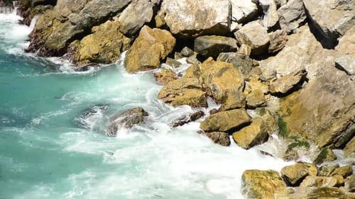 Vagues océaniques s'écrasant sur les rochers - Big Sur 4