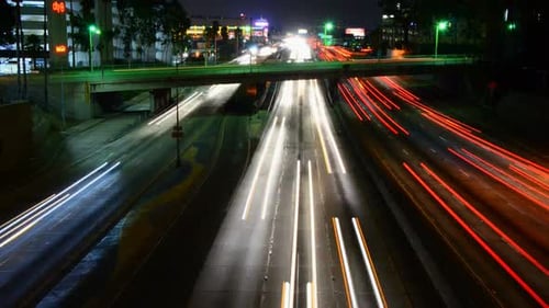 Verkehr in der Innenstadt von Los Angeles bei Nacht 8