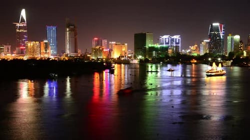 Malerische Skyline von Ho-Chi-Minh-Stadt (Saigon) bei Nacht - Vietnam 12