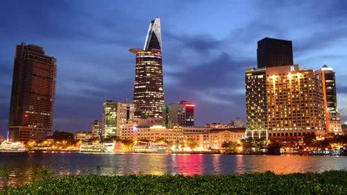 Horizonte panorámico de la ciudad de Ho Chi Minh (Saigón) por la noche - Vietnam 13