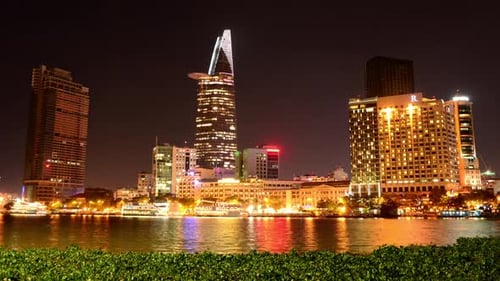 Malerische Skyline von Ho-Chi-Minh-Stadt (Saigon) bei Nacht - Vietnam 17