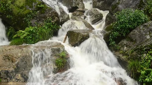 Tobender Wasserfall bei Regensturm - Sapa Vietnam 12