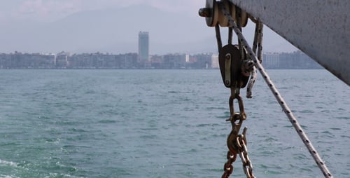 Die Stadt und das Meer in der Fähre