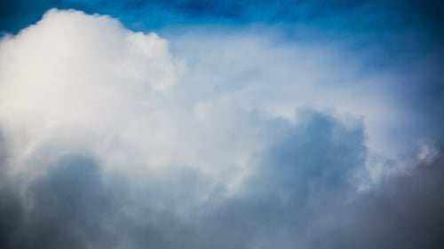 Le mouvement des nuages de pluie noire 4