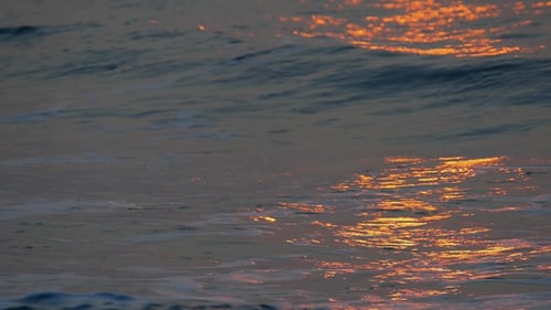 Reflexion des Sonnenstrahls auf dem Meer
